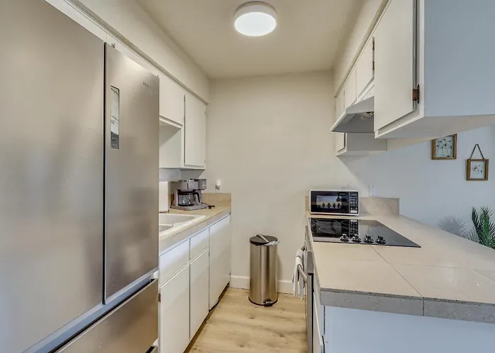 Holiday home Newly Renovated W/ Pool In Havasu City!