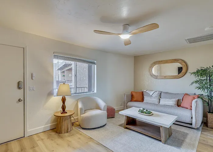 Newly Renovated W/ Pool In Havasu City!