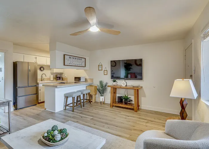 Holiday home Newly Renovated W/ Pool In Havasu City!