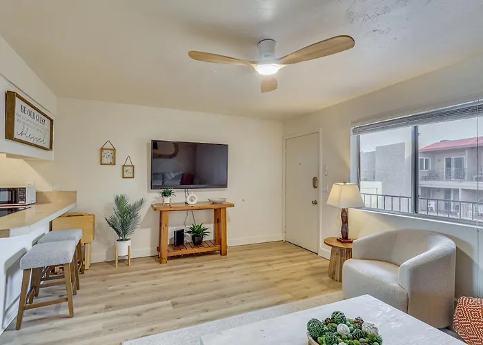 Holiday home Newly Renovated W/ Pool In Havasu City!