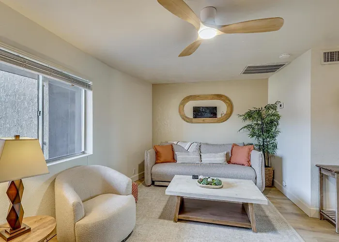 Newly Renovated W/ Pool In Havasu City! Holiday home *