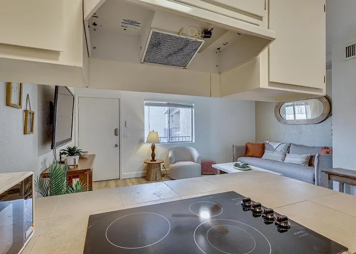 Newly Renovated W/ Pool In Havasu City! * Lake Havasu City