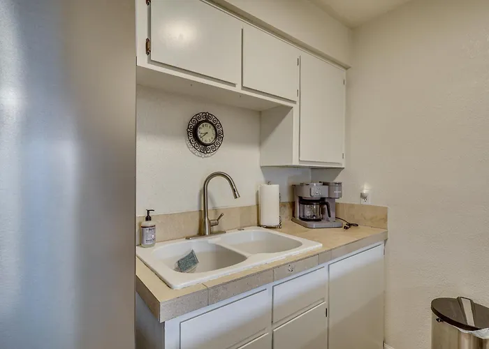 Newly Renovated W/ Pool In Havasu City! Holiday home
