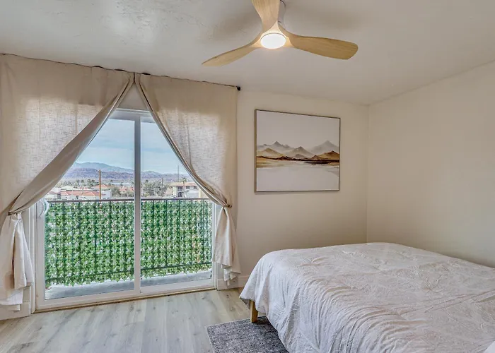 Holiday home Newly Renovated W/ Pool In Havasu City! *