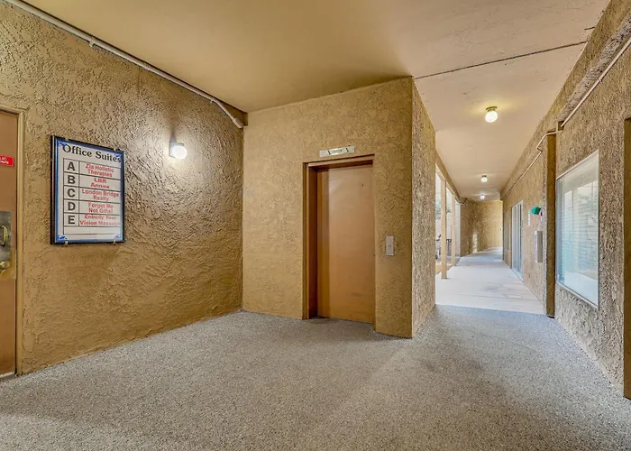 Newly Renovated W/ Pool In Havasu City! * Lake Havasu City