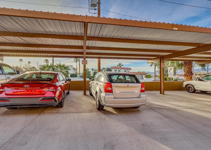 Newly Renovated W/ Pool In Havasu City!